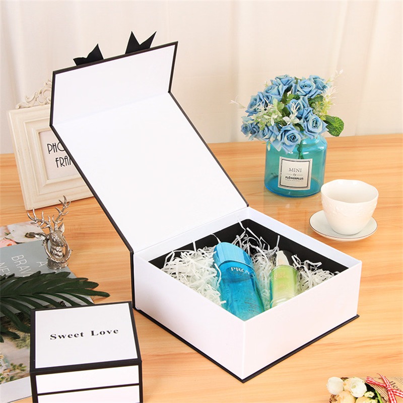 Custom Foldable Hot Foil Stamping Rigid Cardboard Chocolate Cake Cosmetics Makeup Jewelry Perfume Magnetic Closure Shopping Paper Gift Packaging Packing Box - Image 3
